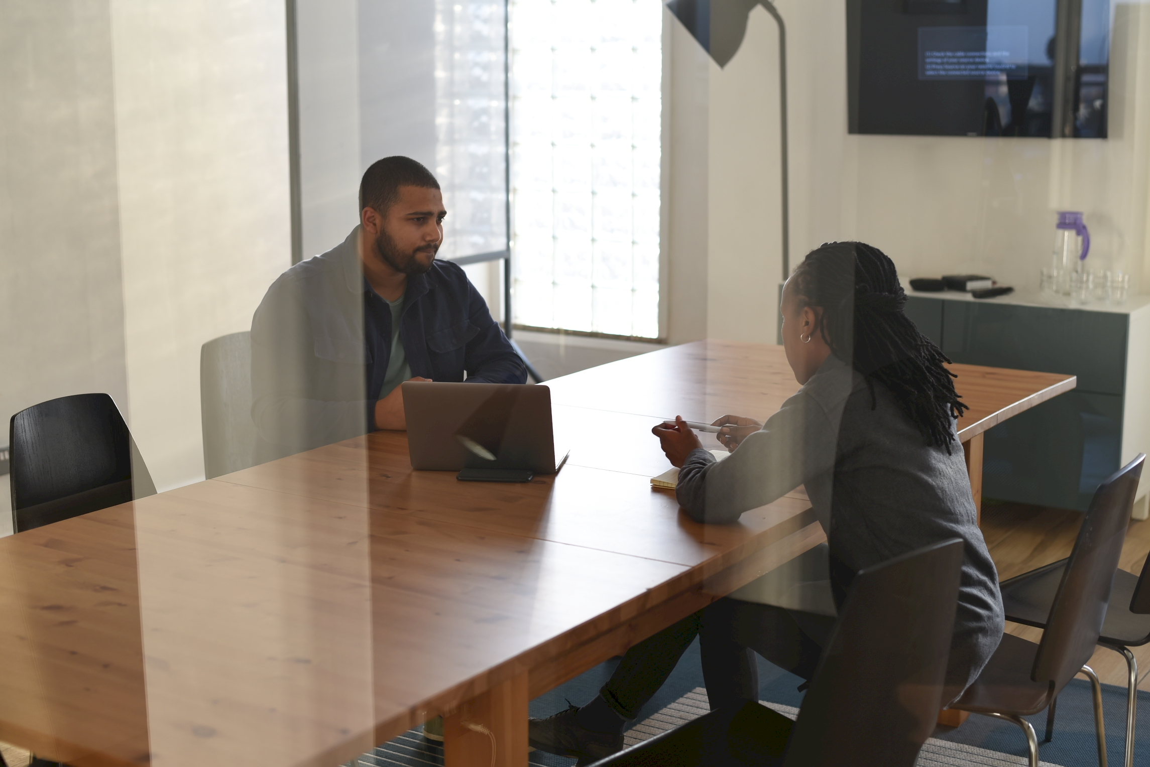 Two professionals having a one-on-one meeting
